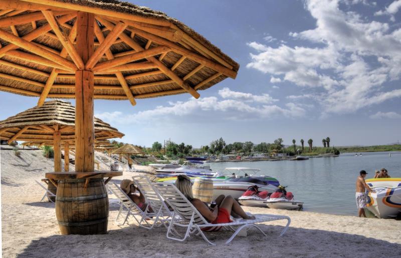 Pirate Cove Resort & Marina Needles Exterior photo