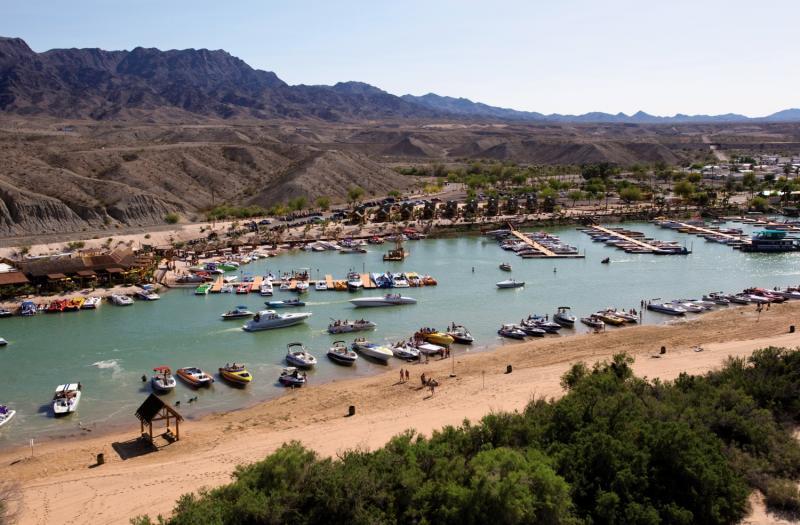 Pirate Cove Resort & Marina Needles Exterior photo